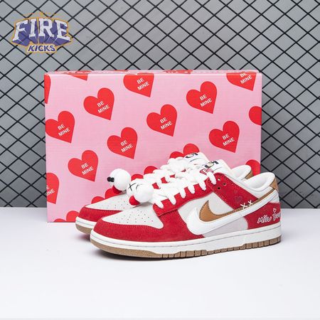 Nike Dunk Low SE Merry Christmas DO9457-112 Unisex