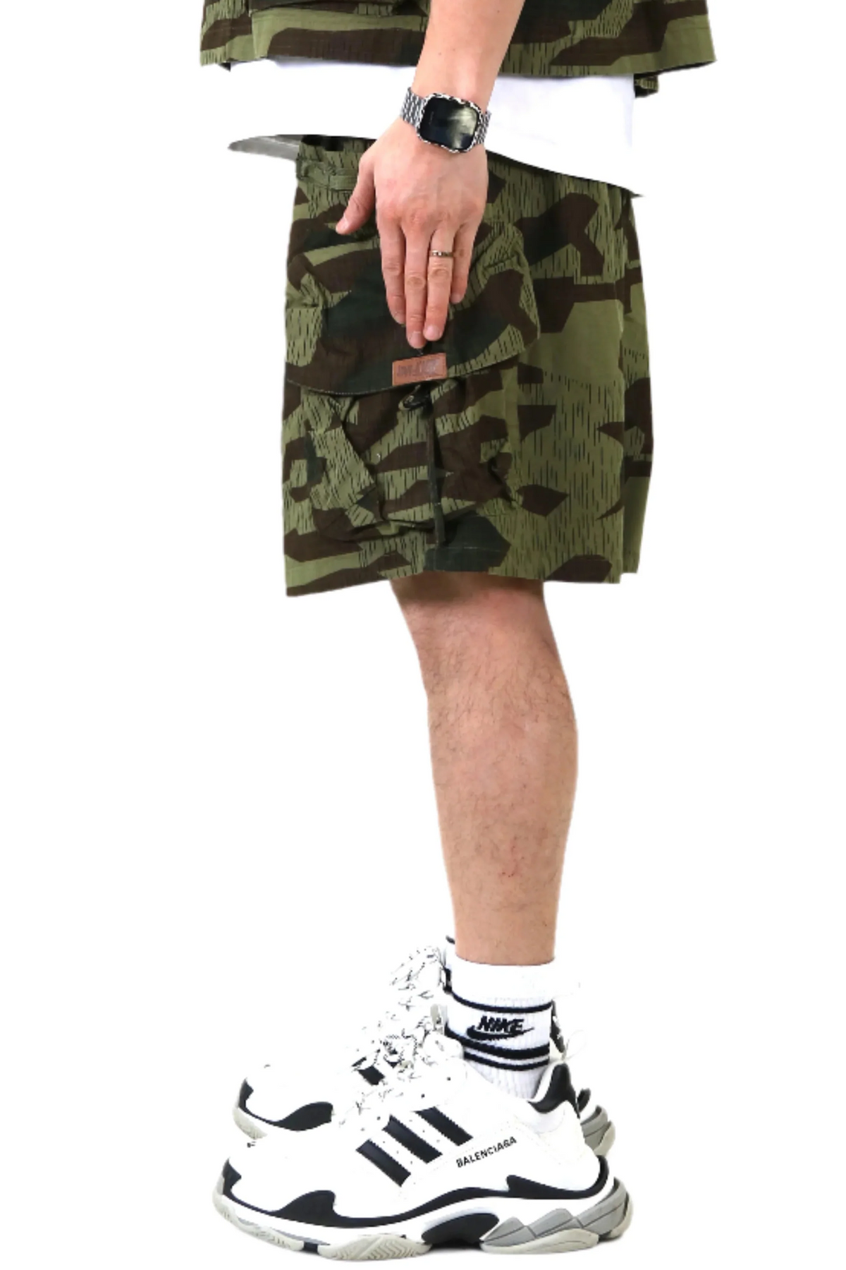 EFFEST Fine Ripstop Twill Wide bottom opening short pants.