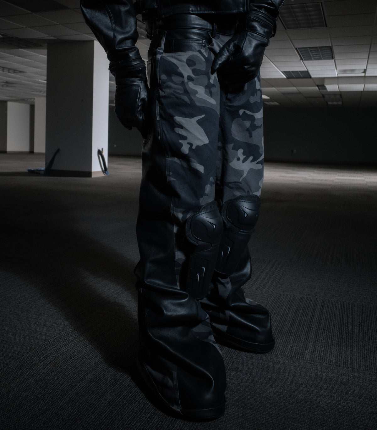 BL MUDCAMO FLARED LEATHER PANT
