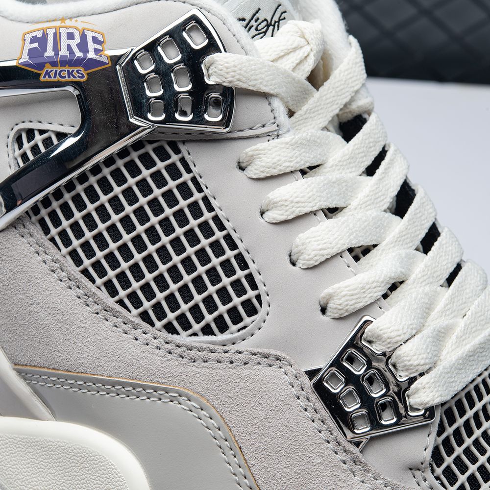 Jordan 4 Retro Frozen Moments AQ9129-001 Unisex