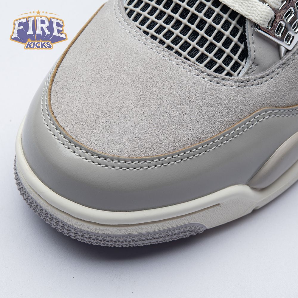 Jordan 4 Retro Frozen Moments AQ9129-001 Unisex