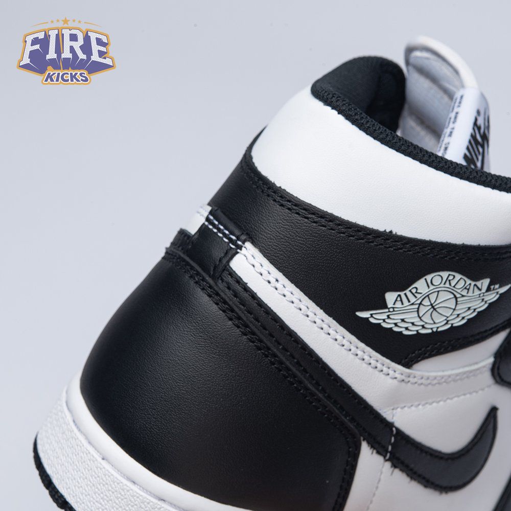 Jordan 1 Retro Black White 555088-010 Unisex