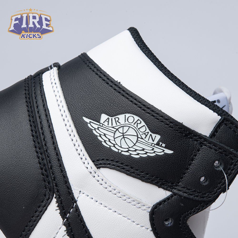 Jordan 1 Retro Black White 555088-010 Unisex