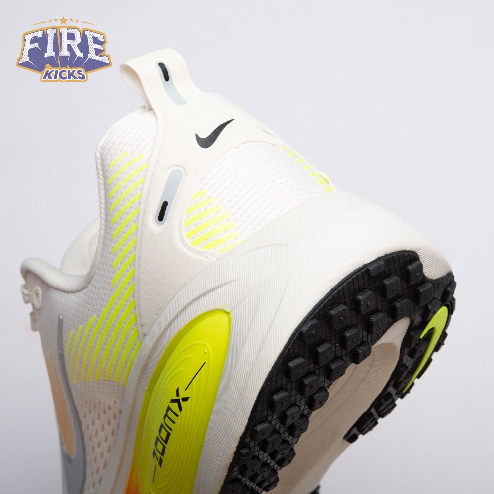 Nike Vomero 18 Phantom Light Wild Mango Volt HM6804-002 Unisex